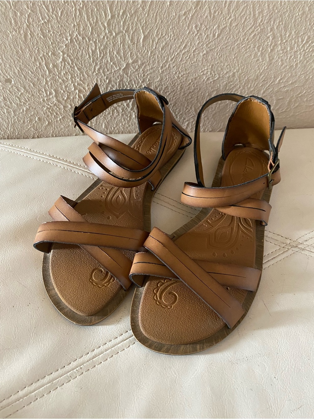Clarks Tan Brown Strappy Sandals Flats Billie Jazz Size 9